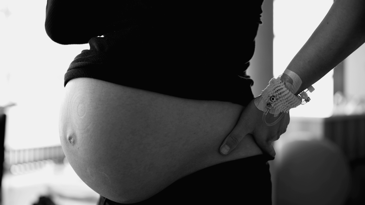 Pierwsza faza porodu i nie tylko, czyli kiedy jechać do szpitala